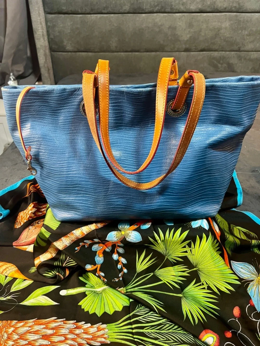 Dooney & Bourke Vachetta Leather Wave Embossed Blue Work‎ Travel School Tote Bag